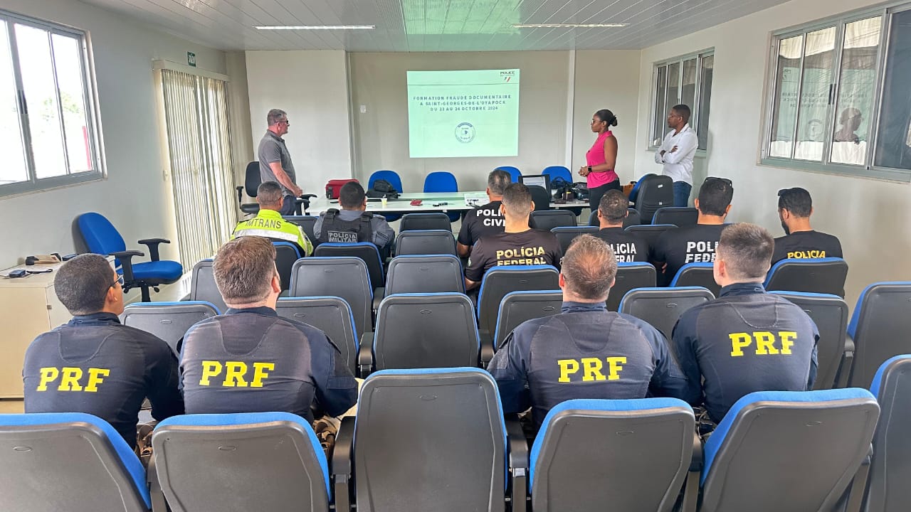 EM OIAPOQUE, POLICIAIS CIVIS PARTICIPAM DE CURSO DE IDENTIFICAÇÃO DE DOCUMENTOS FALSOS MINISTRADO PELA POLÍCIA NACIONAL FRANCESA